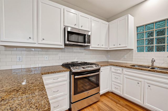 3730 Main Poplar Dr, Houston, TX 77025