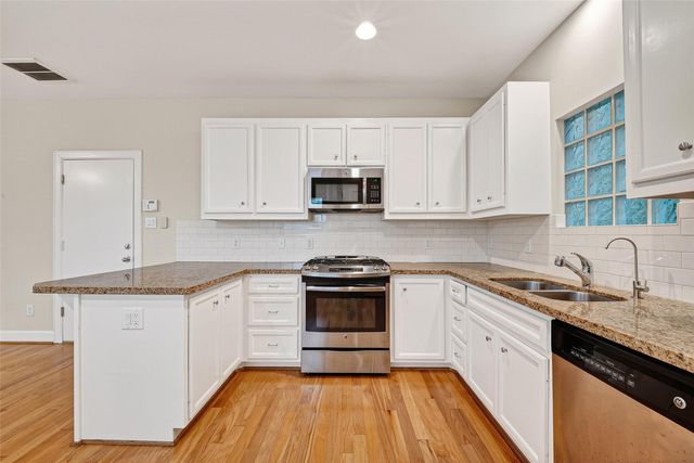 3730 Main Poplar Dr, Houston, TX 77025