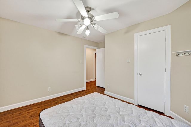 3730 Main Poplar Dr, Houston, TX 77025