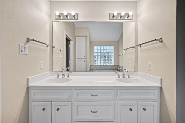3730 Main Poplar Dr, Houston, TX 77025