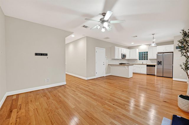 3730 Main Poplar Dr, Houston, TX 77025
