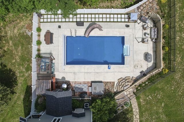 1432 Hickory Hollow Road NE, Solon, IA 52333