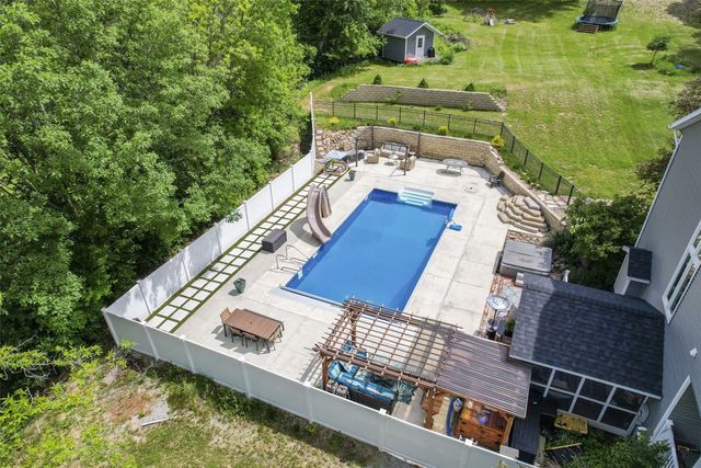 1432 Hickory Hollow Road NE, Solon, IA 52333