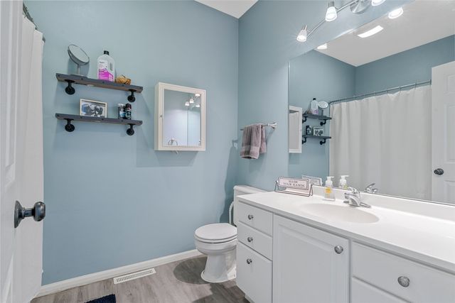 1432 Hickory Hollow Road NE, Solon, IA 52333