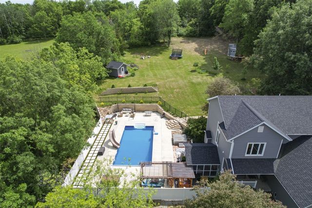 1432 Hickory Hollow Road NE, Solon, IA 52333