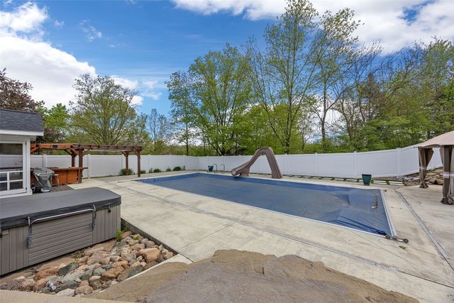 1432 Hickory Hollow Road NE, Solon, IA 52333