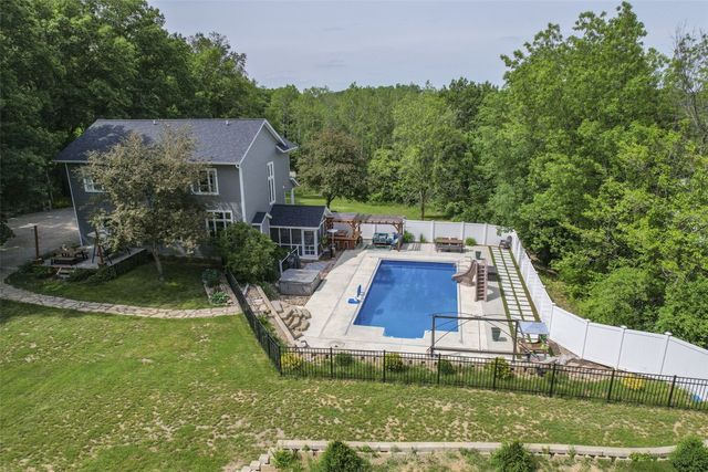 1432 Hickory Hollow Road NE, Solon, IA 52333