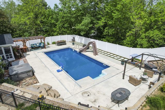 1432 Hickory Hollow Road NE, Solon, IA 52333