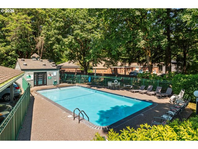 4 TOUCHSTONE 138, Lake Oswego, OR 97035