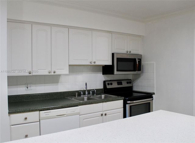 300 SW 8th St 302, Fort Lauderdale, FL 33315