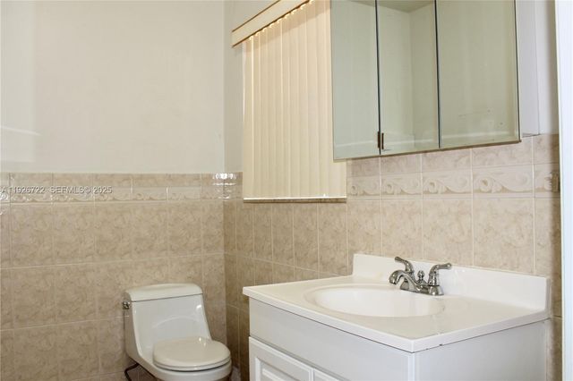 300 SW 8th St 302, Fort Lauderdale, FL 33315