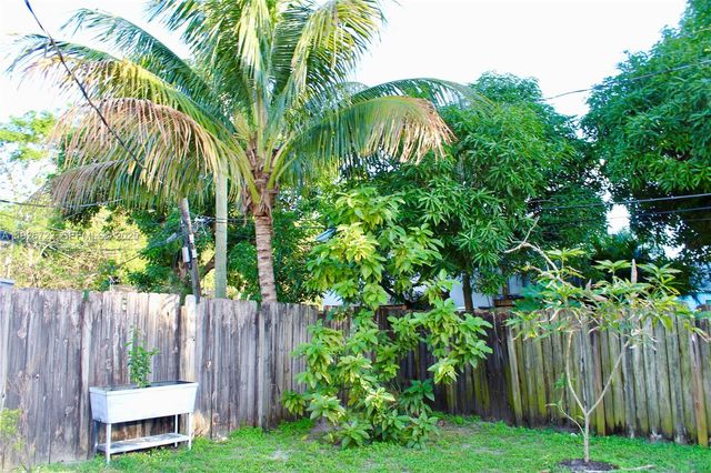 300 SW 8th St 302, Fort Lauderdale, FL 33315