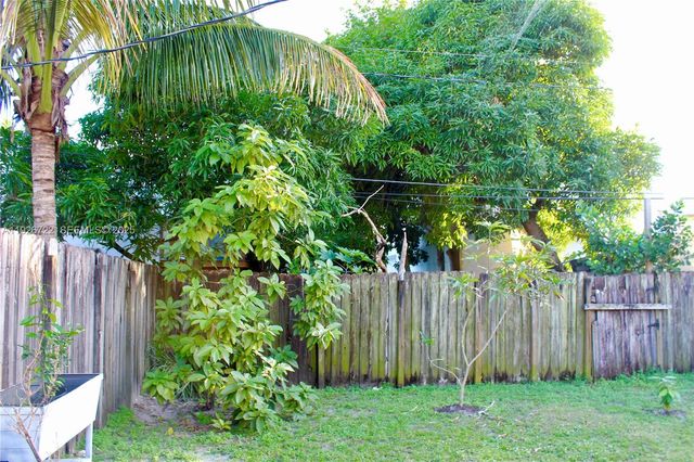 300 SW 8th St 302, Fort Lauderdale, FL 33315