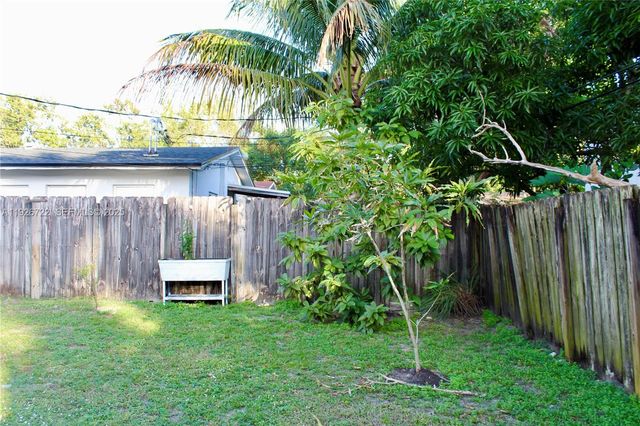 300 SW 8th St 302, Fort Lauderdale, FL 33315