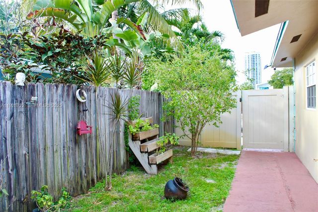 300 SW 8th St 302, Fort Lauderdale, FL 33315