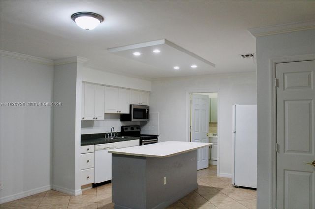 300 SW 8th St 302, Fort Lauderdale, FL 33315