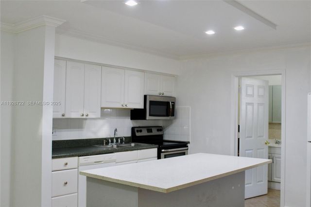 300 SW 8th St 302, Fort Lauderdale, FL 33315