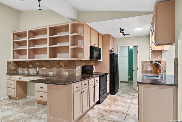 3626 SUGARHILL DR, San Antonio, TX 78230