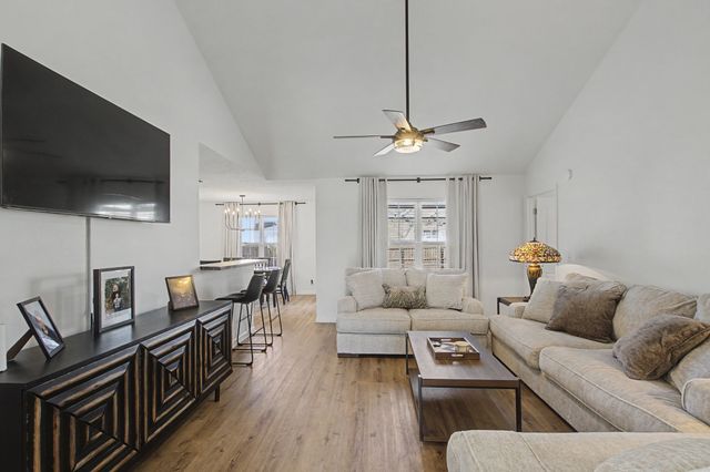 825 Kaylee Cir, Murfreesboro, TN 37128