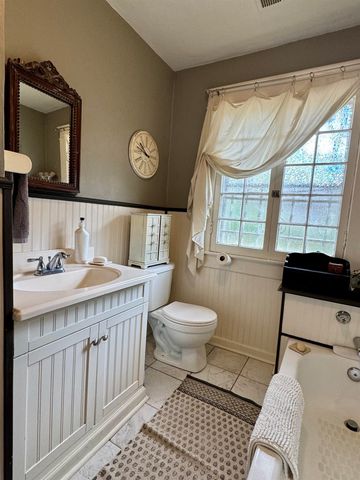 3544 FORREST AVE, Memphis, TN 38122