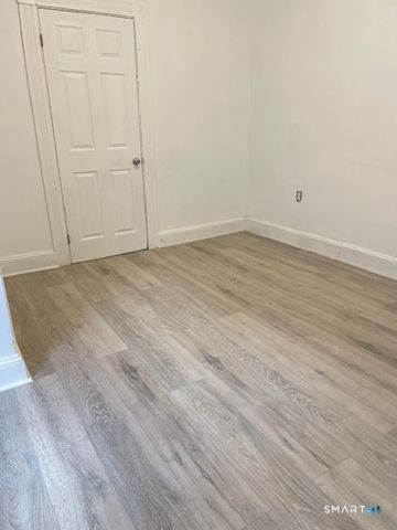 649 bridgeoort Avenue, Bridgeport, CT 06607