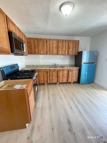 649 bridgeoort Avenue, Bridgeport, CT 06607