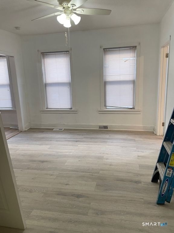 649 bridgeoort Avenue, Bridgeport, CT 06607