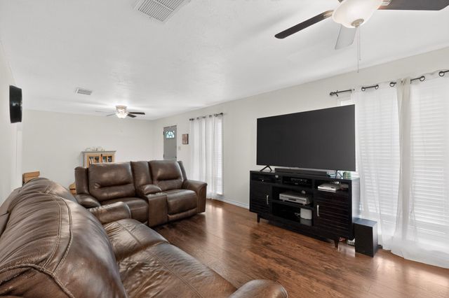 8927 Beckley View Avenue, Dallas, TX 75232
