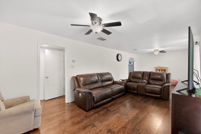 8927 Beckley View Avenue, Dallas, TX 75232