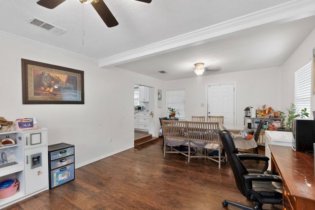 8927 Beckley View Avenue, Dallas, TX 75232