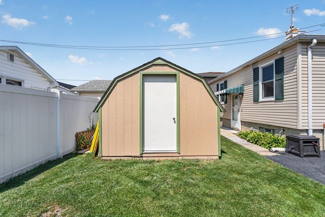 611 Table Street, Lockport, IL 60441