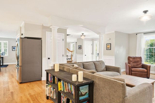 40 Flannery Ln, Wrentham, MA 02093