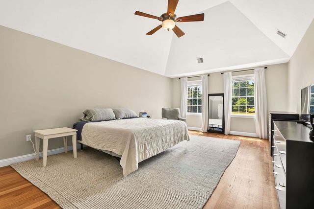 40 Flannery Ln, Wrentham, MA 02093