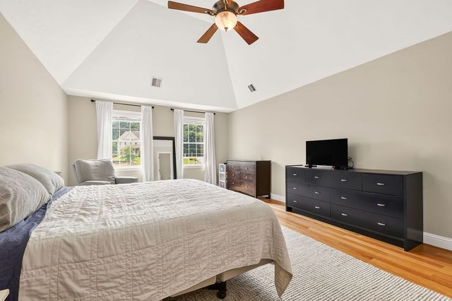 40 Flannery Ln, Wrentham, MA 02093
