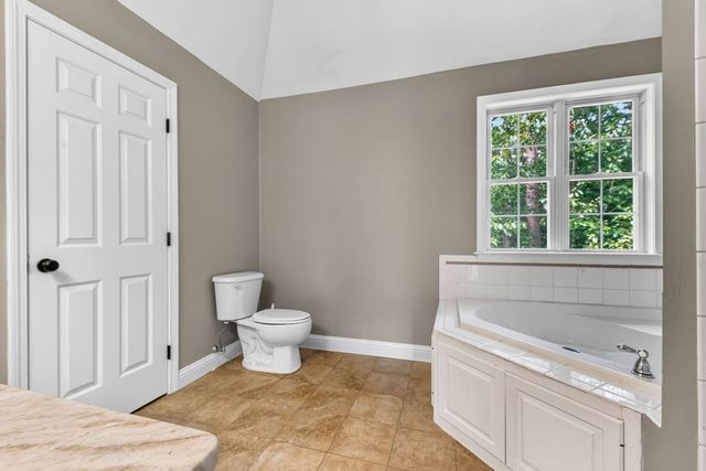 40 Flannery Ln, Wrentham, MA 02093