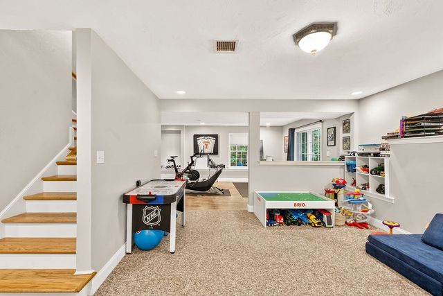 40 Flannery Ln, Wrentham, MA 02093
