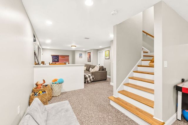 40 Flannery Ln, Wrentham, MA 02093