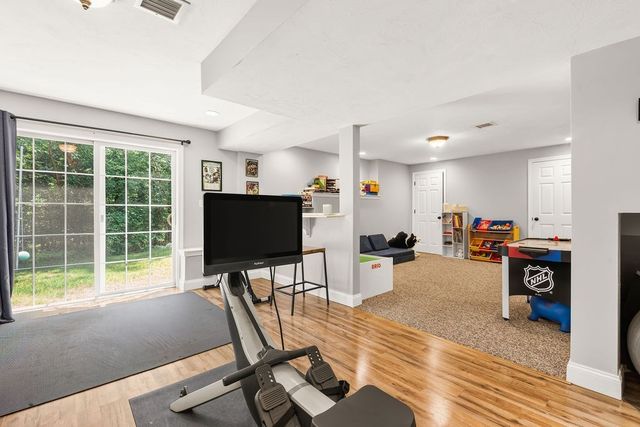 40 Flannery Ln, Wrentham, MA 02093