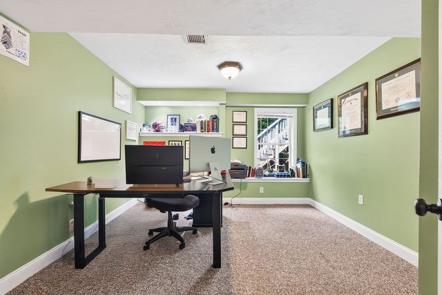 40 Flannery Ln, Wrentham, MA 02093