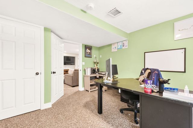 40 Flannery Ln, Wrentham, MA 02093