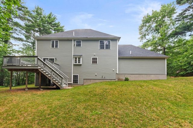 40 Flannery Ln, Wrentham, MA 02093