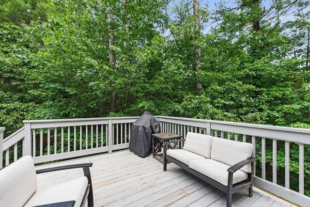40 Flannery Ln, Wrentham, MA 02093