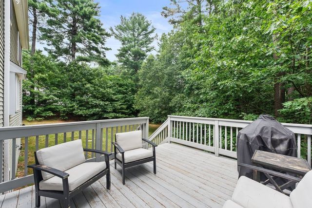 40 Flannery Ln, Wrentham, MA 02093