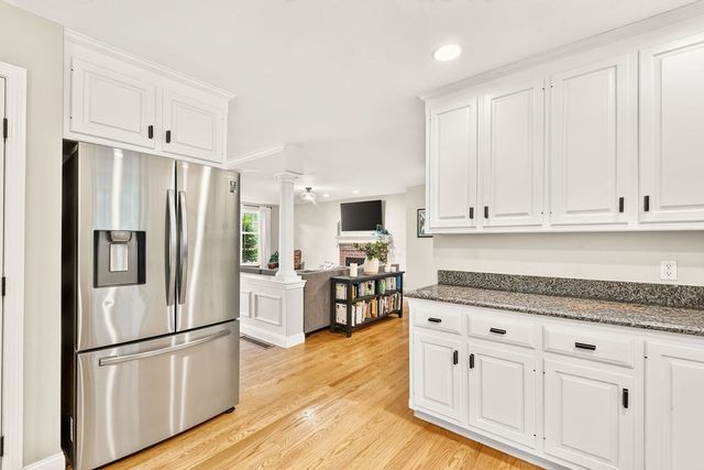 40 Flannery Ln, Wrentham, MA 02093