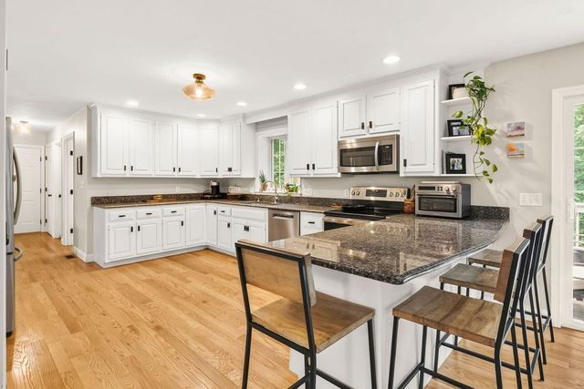 40 Flannery Ln, Wrentham, MA 02093
