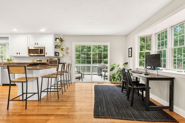 40 Flannery Ln, Wrentham, MA 02093