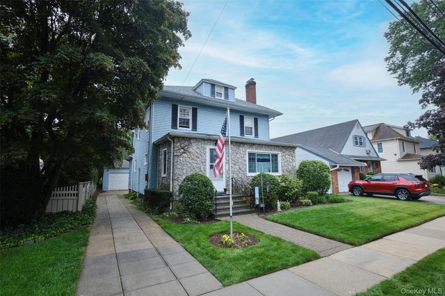 17 Concord Street, Floral Park, NY 11001
