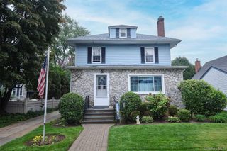 17 Concord Street, Floral Park, NY 11001