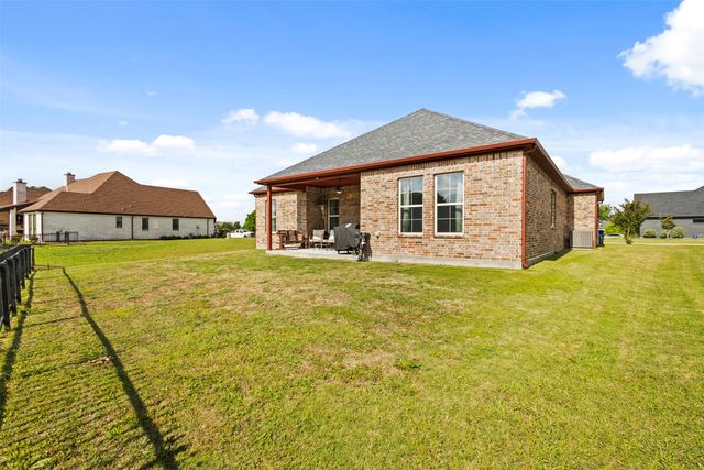 1307 Carnoustie Drive, Ennis, TX 75119