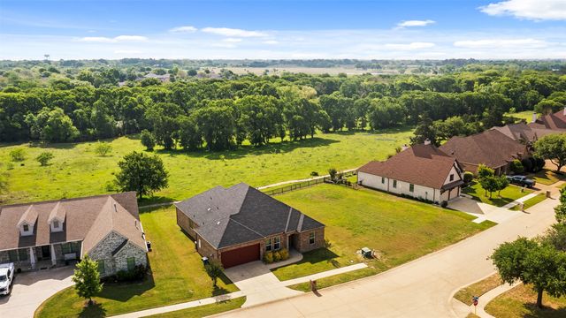 1307 Carnoustie Drive, Ennis, TX 75119